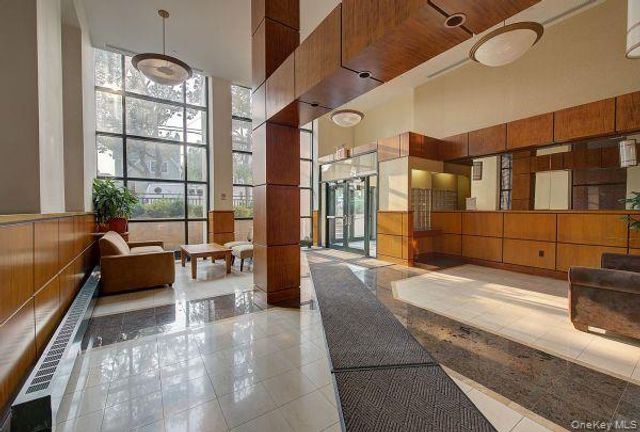 143-41 84 Drive 8B, Briarwood, NY 11435