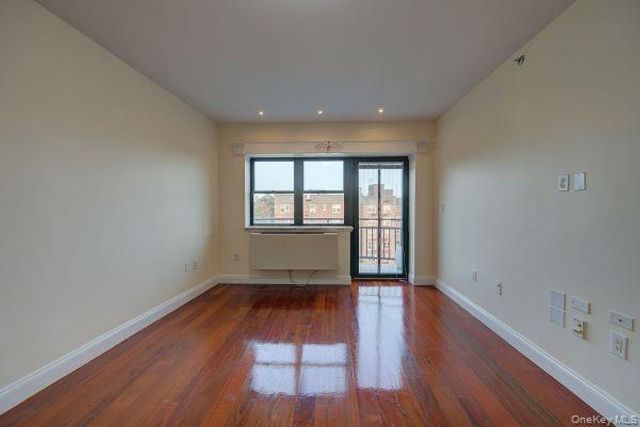 143-41 84 Drive 8B, Briarwood, NY 11435