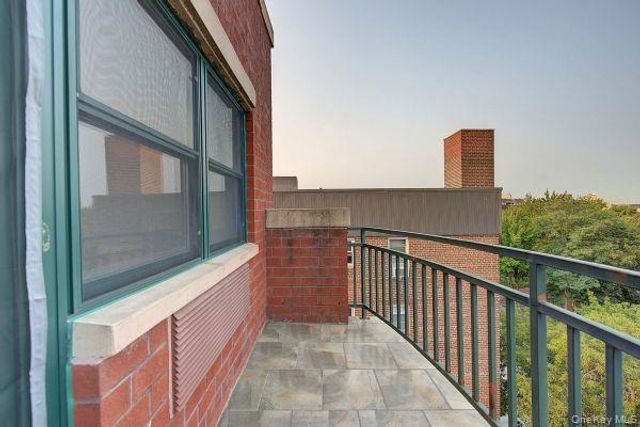 143-41 84 Drive 8B, Briarwood, NY 11435