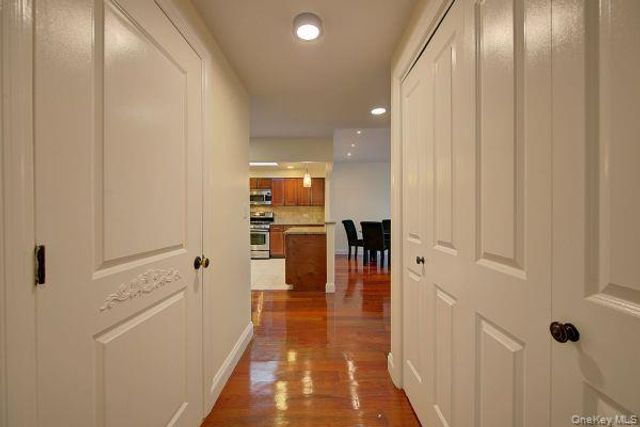 143-41 84 Drive 8B, Briarwood, NY 11435