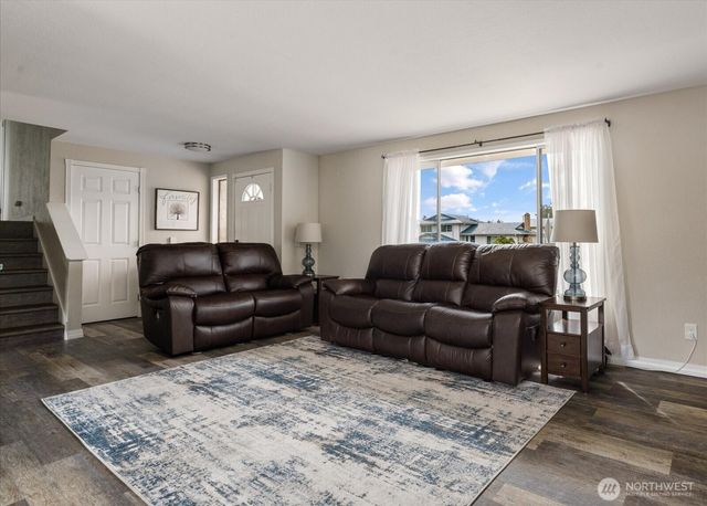 554 NW Fairhaven Drive, Oak Harbor, WA 98277