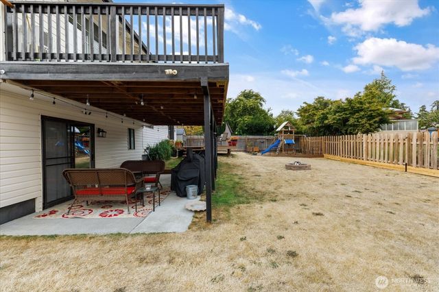 554 NW Fairhaven Drive, Oak Harbor, WA 98277
