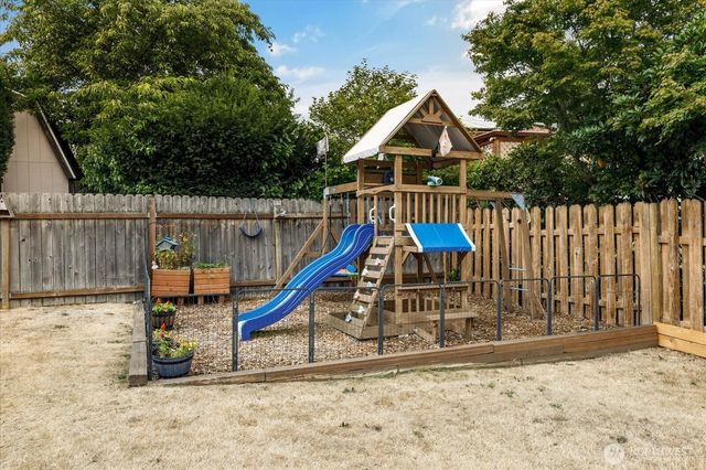 554 NW Fairhaven Drive, Oak Harbor, WA 98277