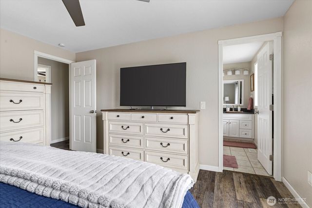 554 NW Fairhaven Drive, Oak Harbor, WA 98277