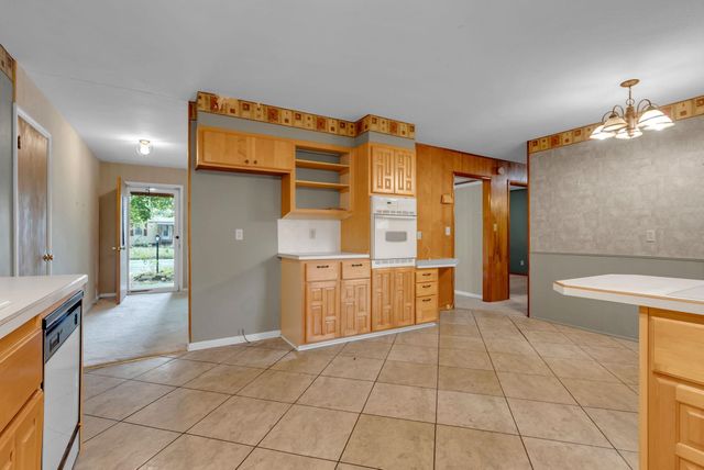 6147 S Lulu Ave, Wichita, KS 67216