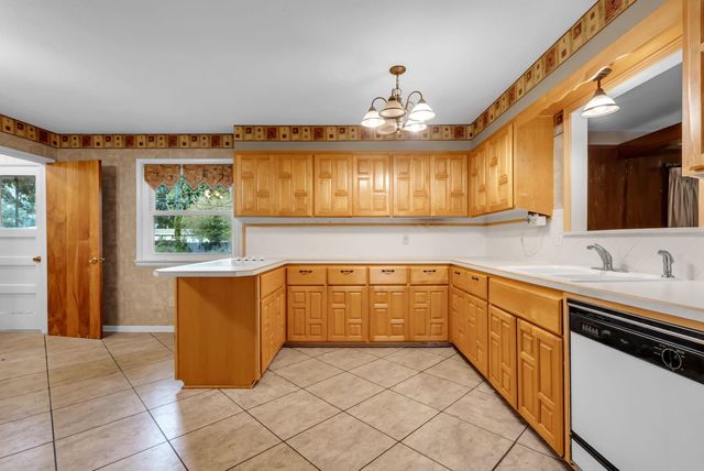 6147 S Lulu Ave, Wichita, KS 67216