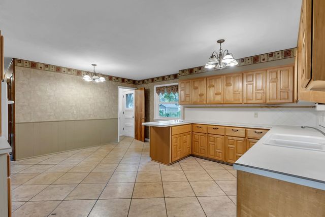 6147 S Lulu Ave, Wichita, KS 67216