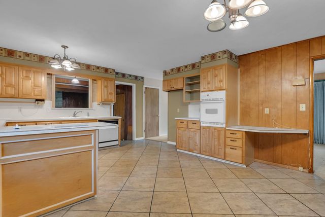 6147 S Lulu Ave, Wichita, KS 67216