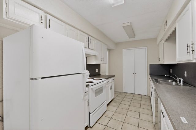 703 E Shady Grove Road, Irving, TX 75060