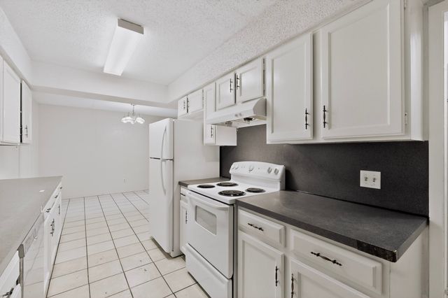 703 E Shady Grove Road, Irving, TX 75060