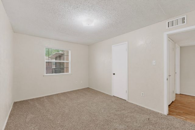 703 E Shady Grove Road, Irving, TX 75060