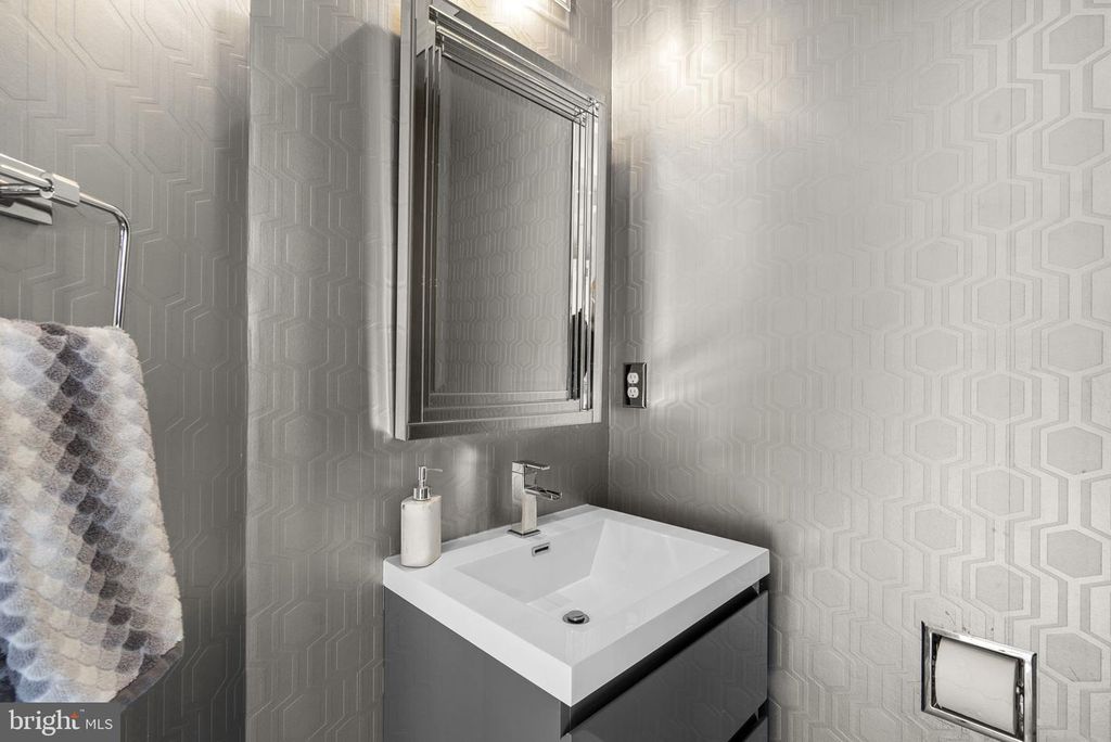 Image 16 of property listing at 707 CLAMOR CT, Fort Washington, MD 20744