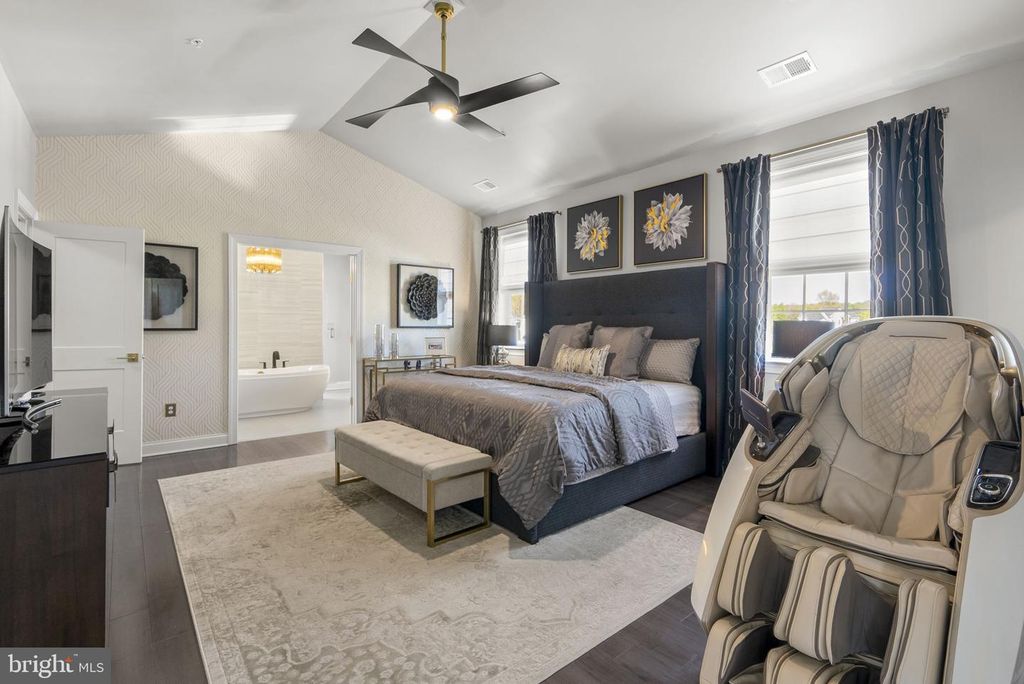 Image 18 of property listing at 707 CLAMOR CT, Fort Washington, MD 20744