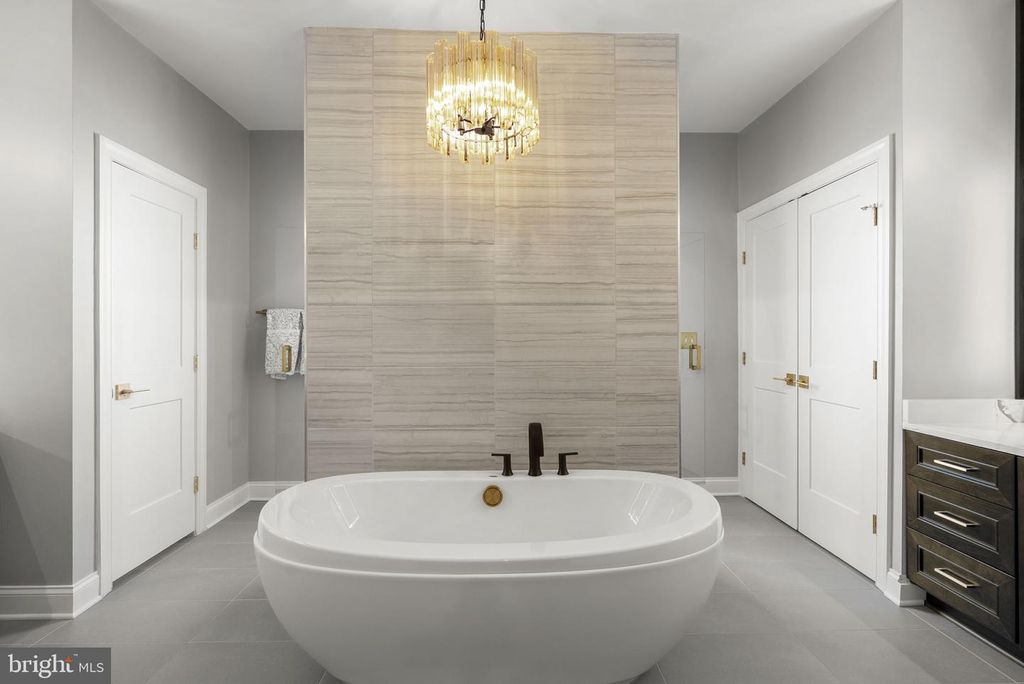 Image 19 of property listing at 707 CLAMOR CT, Fort Washington, MD 20744