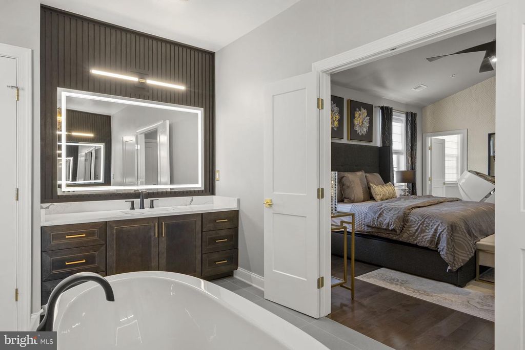 Image 20 of property listing at 707 CLAMOR CT, Fort Washington, MD 20744