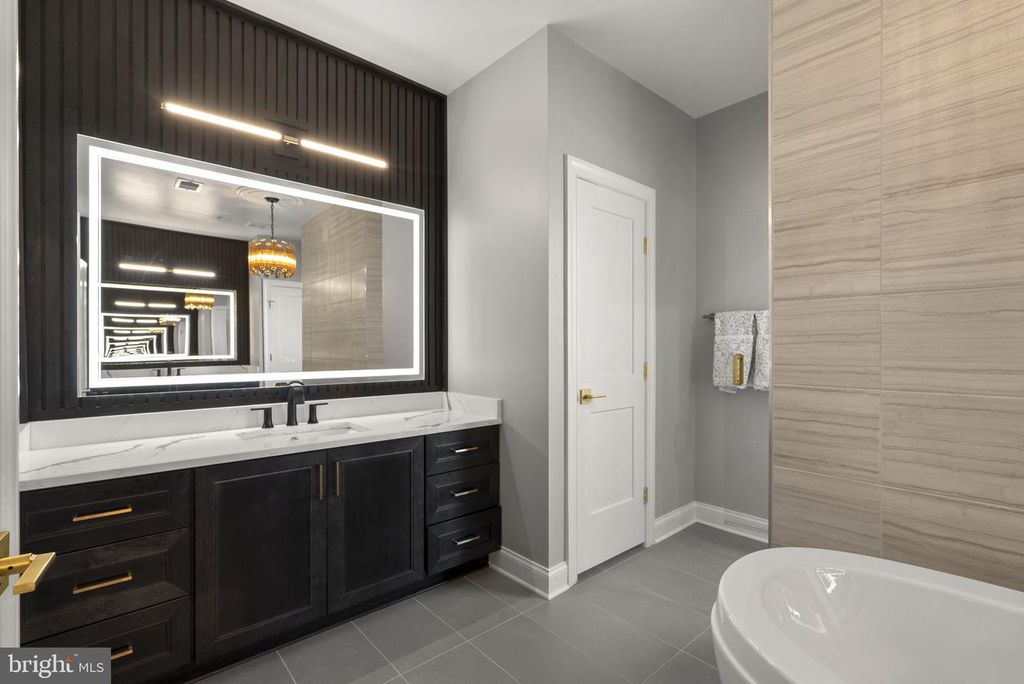 Image 22 of property listing at 707 CLAMOR CT, Fort Washington, MD 20744