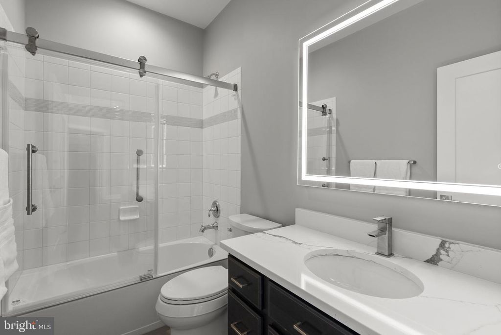 Image 25 of property listing at 707 CLAMOR CT, Fort Washington, MD 20744