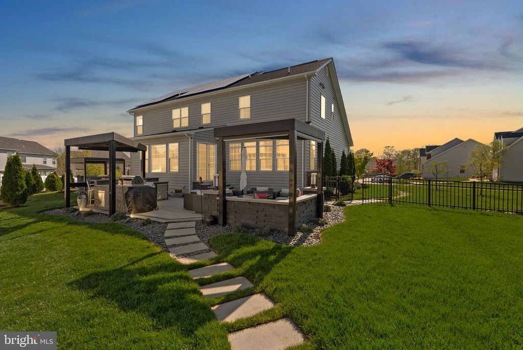 Image 3 of property listing at 707 CLAMOR CT, Fort Washington, MD 20744