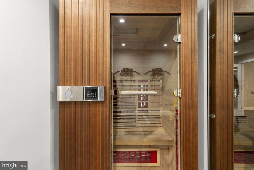 Image 39 of property listing at 707 CLAMOR CT, Fort Washington, MD 20744