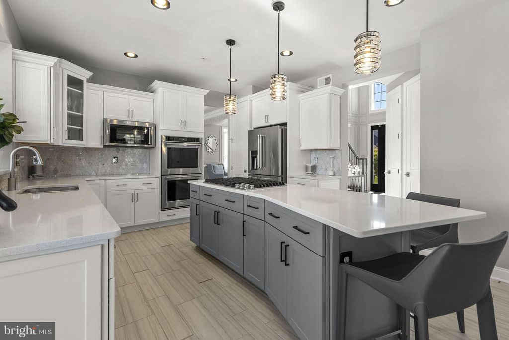 Image 7 of property listing at 707 CLAMOR CT, Fort Washington, MD 20744