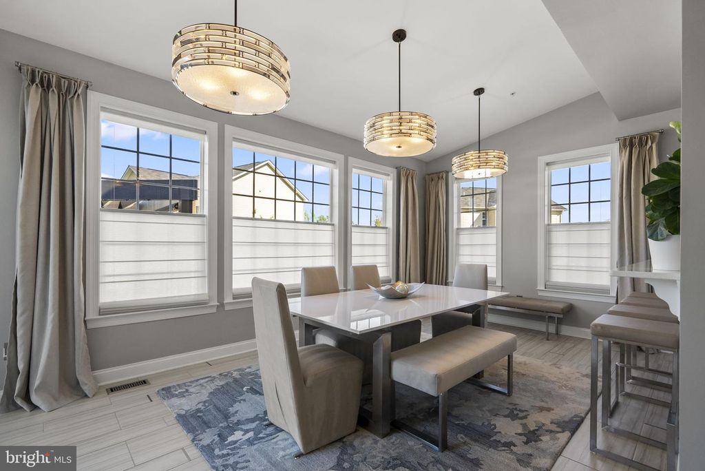 Image 9 of property listing at 707 CLAMOR CT, Fort Washington, MD 20744