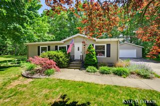 14128 Luckett Lane, Grand Haven, MI 49417