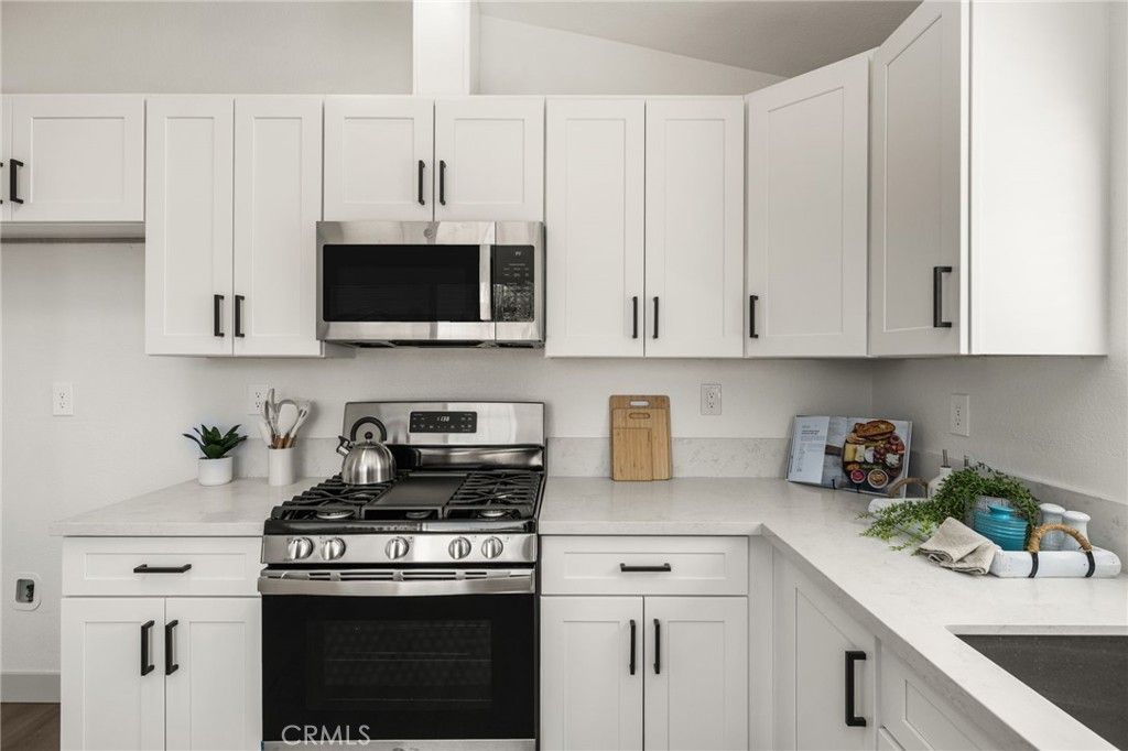 1122 Mirada, Perris, CA 92571 — photo 2