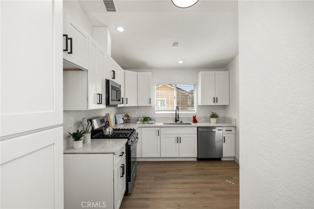 1122 Mirada, Perris, CA 92571 — photo 4