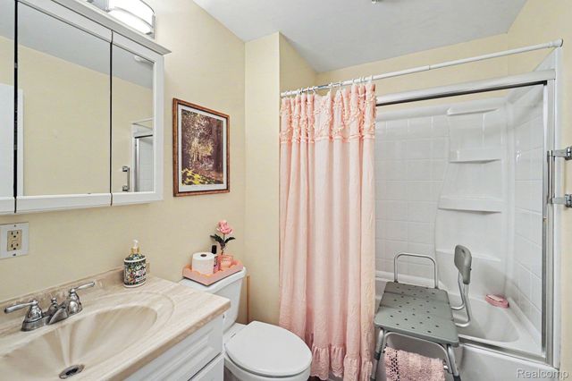 4987 E M 36, Hamburg Township, MI 48169
