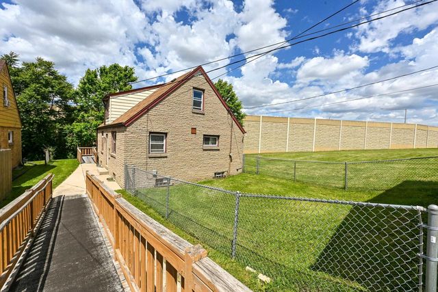 4164 S 4th STREET, Milwaukee, WI 53207