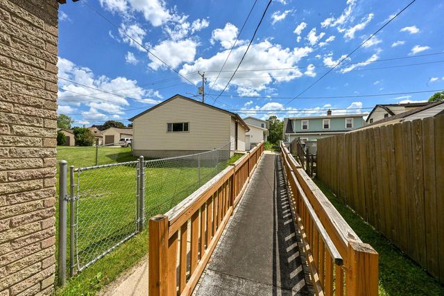 4164 S 4th STREET, Milwaukee, WI 53207