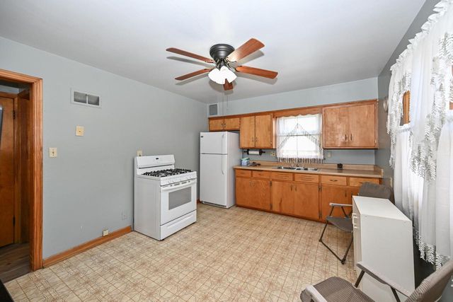 4164 S 4th STREET, Milwaukee, WI 53207