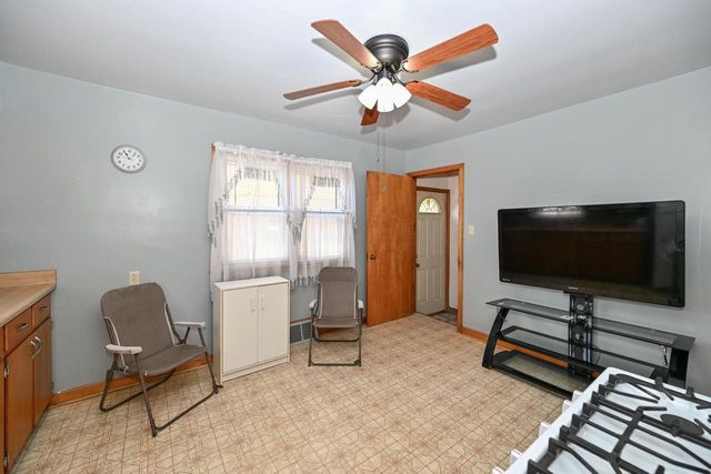 4164 S 4th STREET, Milwaukee, WI 53207
