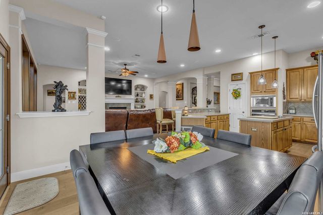 602 Mesa Rdg, San Antonio, TX 78258