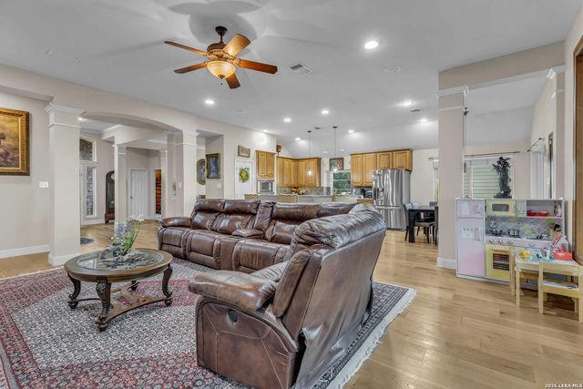 602 Mesa Rdg, San Antonio, TX 78258