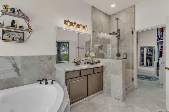 602 Mesa Rdg, San Antonio, TX 78258