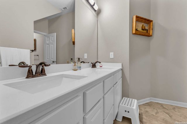602 Mesa Rdg, San Antonio, TX 78258