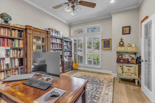 602 Mesa Rdg, San Antonio, TX 78258
