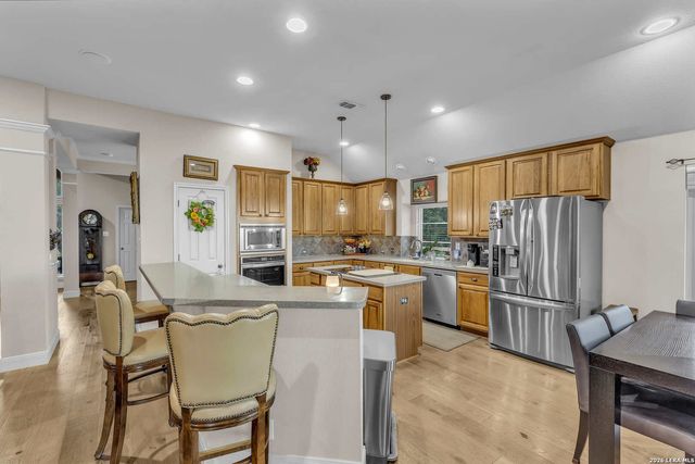 602 Mesa Rdg, San Antonio, TX 78258