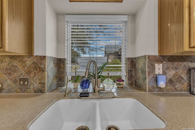 602 Mesa Rdg, San Antonio, TX 78258