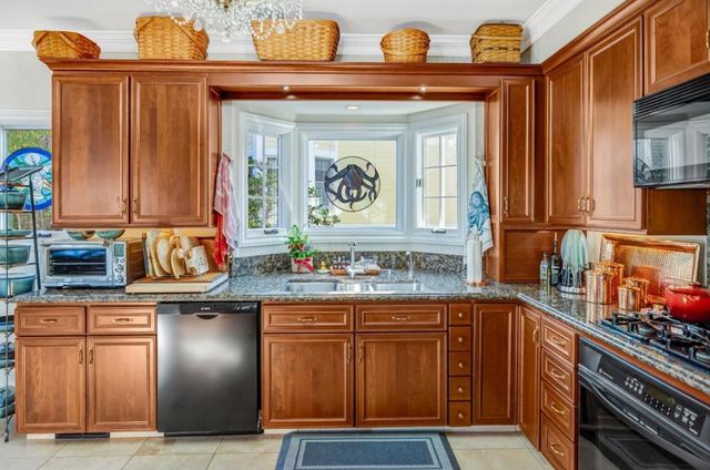 127 16th Street, Pacific Grove, CA 93950