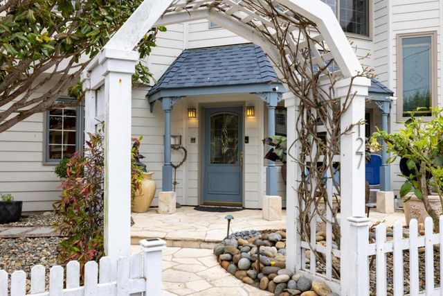 127 16th Street, Pacific Grove, CA 93950