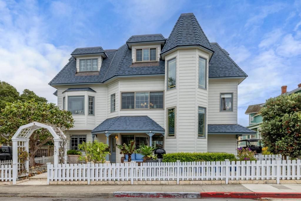 127 16th Street, Pacific Grove, CA 93950