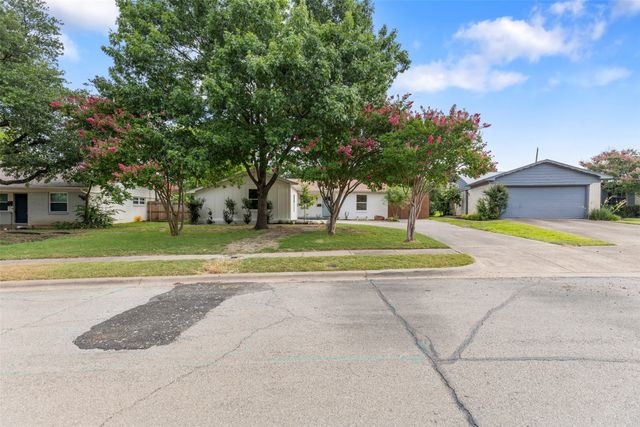 8709 Gladwood Lane, Dallas, TX 75243