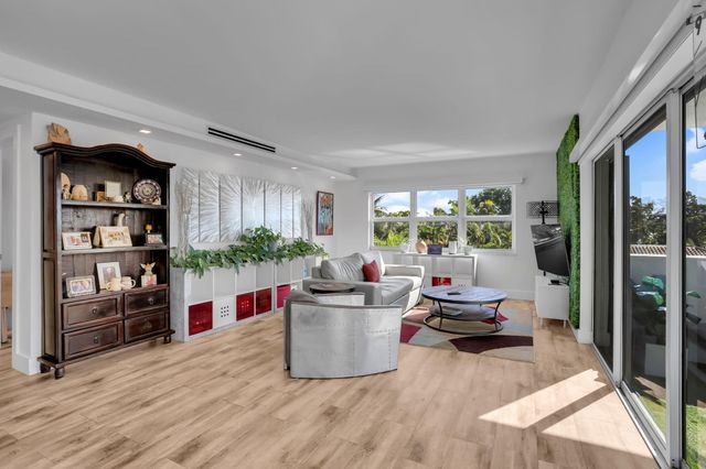 1839 Middle River Drive 303, Fort Lauderdale, FL 33305