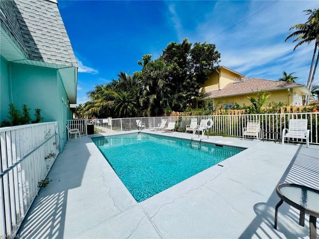 465 Bald Eagle DR 7, Marco Island, FL 34145