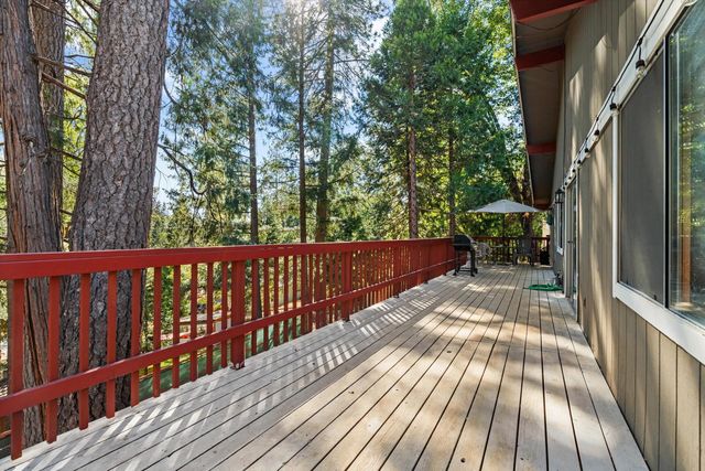 5371 Begonia Dr, Pollock Pines, CA 95726