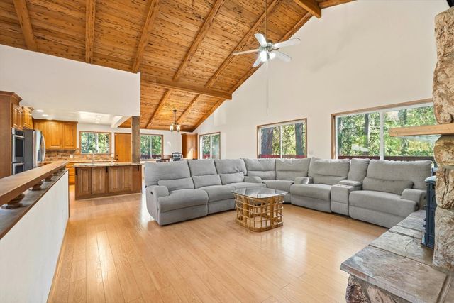5371 Begonia Dr, Pollock Pines, CA 95726