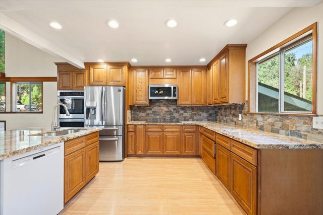 5371 Begonia Dr, Pollock Pines, CA 95726