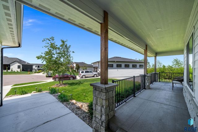 7317 E Misty Knoll Cir Circle, Sioux Falls, SD 57110